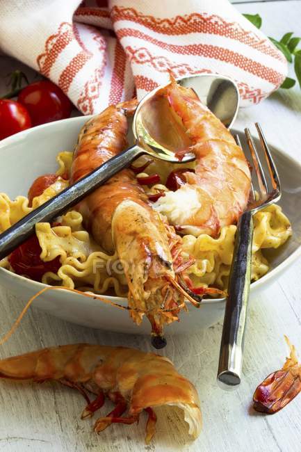 King prawns with pappardelle pasta — Stock Photo
