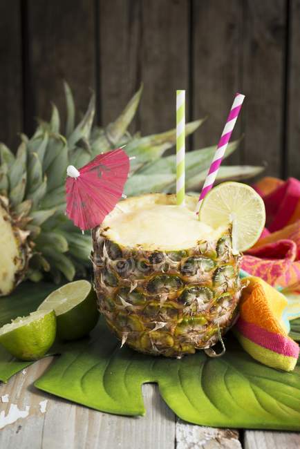 Pineapple smoothie with green tea — Stock Photo