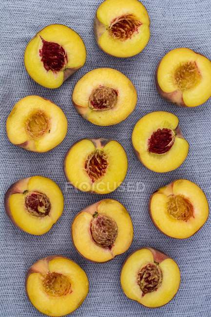 Fresh nectarine halves — Stock Photo