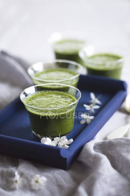 Green smoothies with barley — Stock Photo