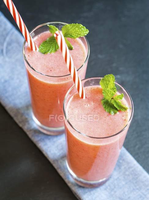 Glasses of red vegan smoothie — Stock Photo
