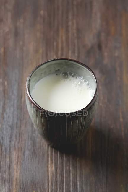 Винтажный стакан молока — стоковое фото