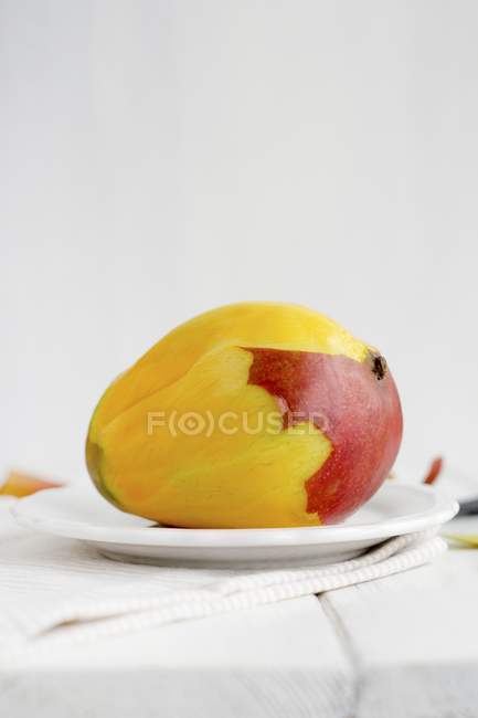 Peeled mango on plate — Stock Photo
