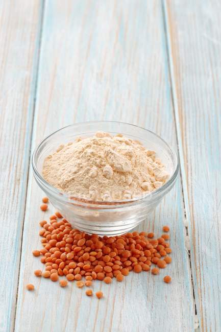 Lentil flour and red lentils — Stock Photo