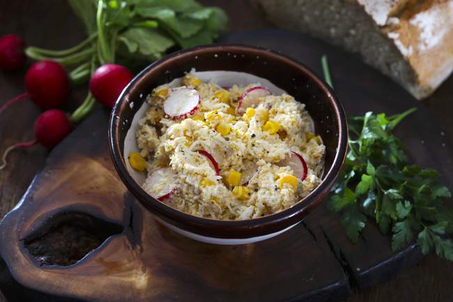 Egg pasta with radishes and sweetcorn — Stock Photo