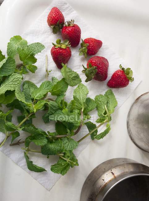 Strawberries and mint sprigs — Stock Photo