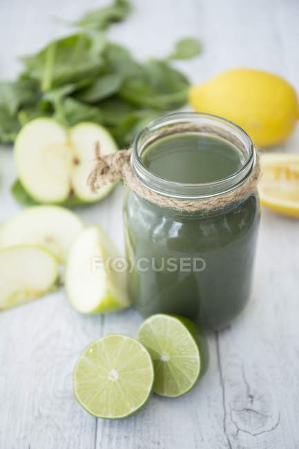 Green juice with fruit — Stock Photo