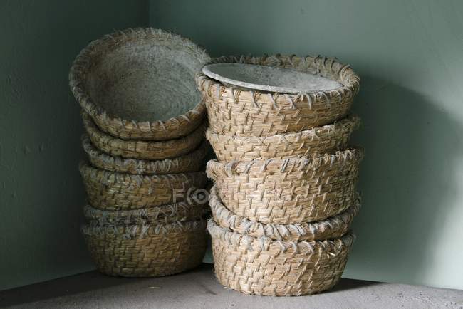 Cestas de pan tradicionales - foto de stock