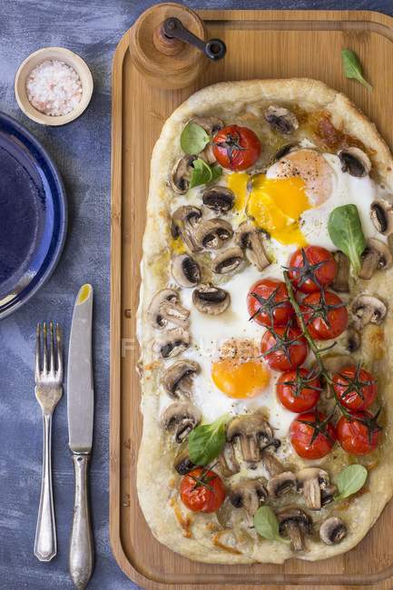 Breakfast pizza with eggs — Stock Photo