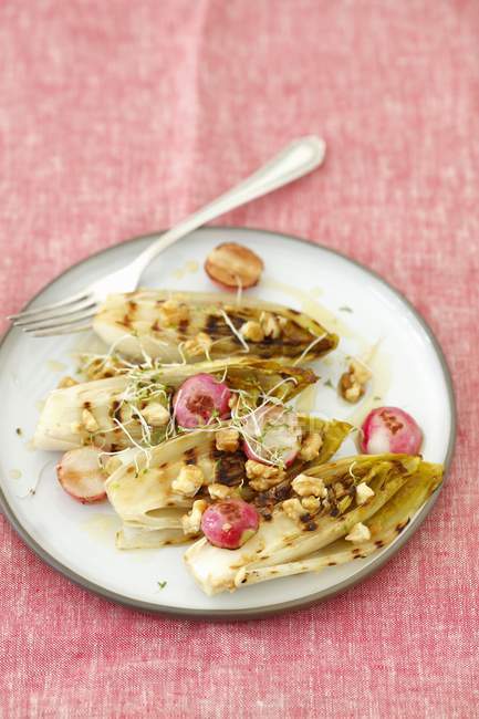 Grilled chicory and radishes — Stock Photo