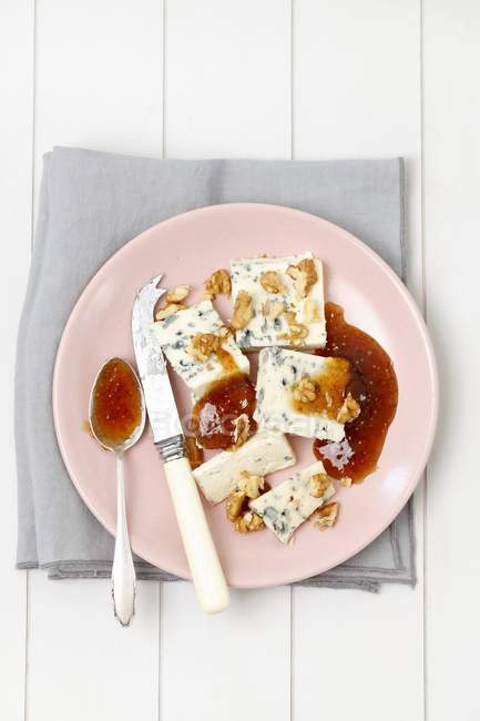 Blue cheese with jam — Stock Photo
