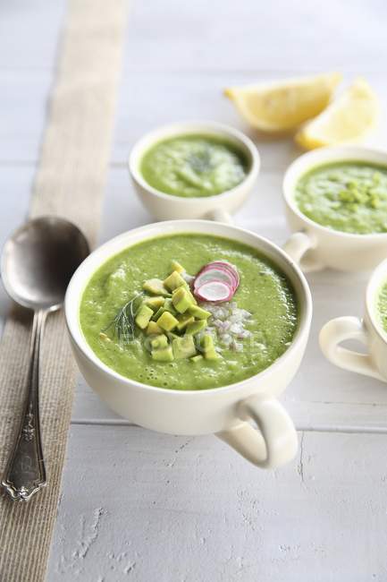 Avocado and cucumber soup with radish — Stock Photo