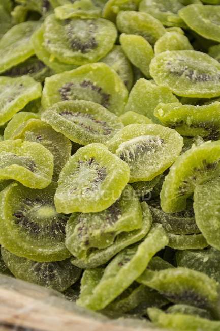 Closeup view of candied kiwi slices in sugar — Stock Photo