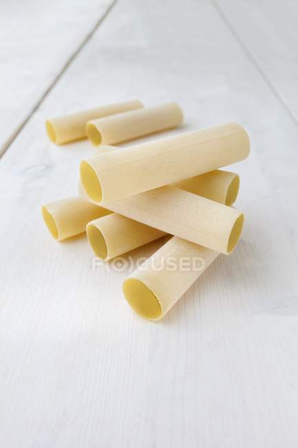 Canelones pasta seca sin cocer - foto de stock