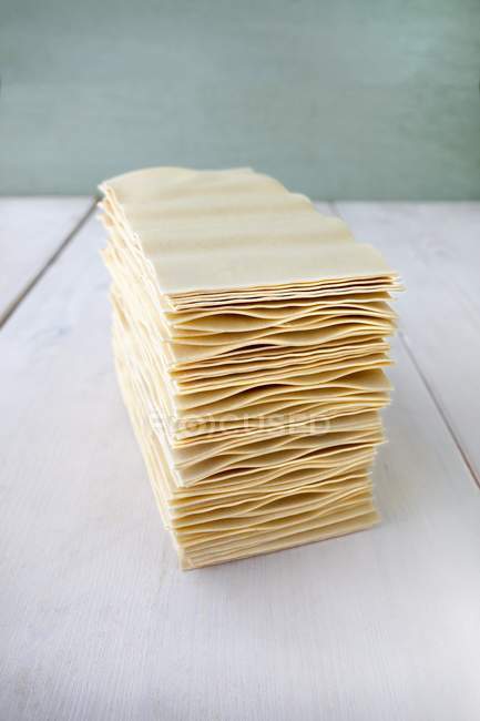 Stapel von Lasagne-Blättern — Stockfoto