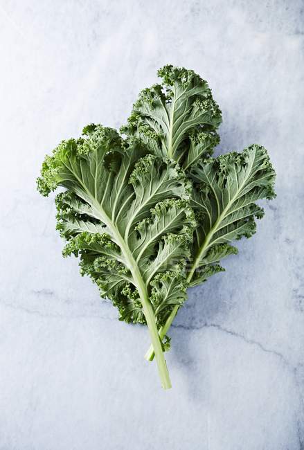 Fresh organic kale leaves — Stock Photo