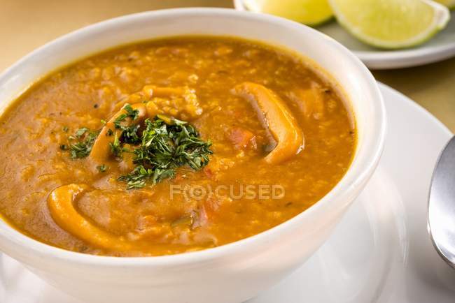 Рисовый суп с морепродуктами и перцем — стоковое фото