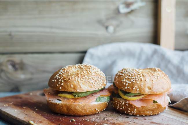 Sesame seed buns with smoked salmon — Stock Photo