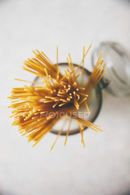 Pâtes spaghetti non cuites sèches — Photo de stock