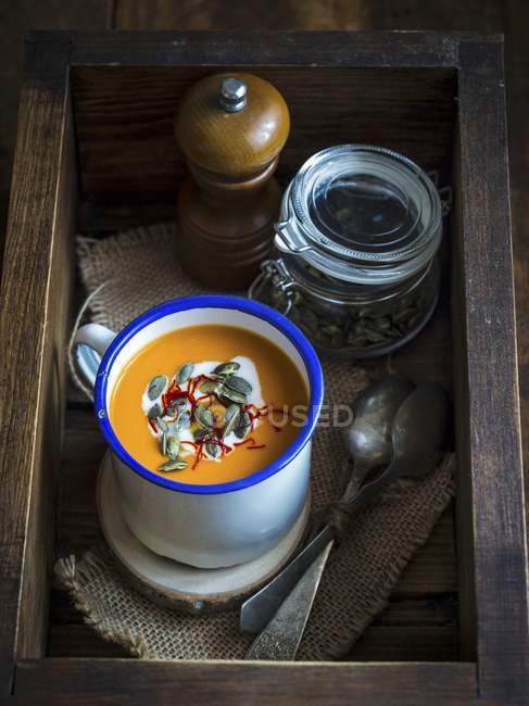 Веганский тыквенный суп — стоковое фото