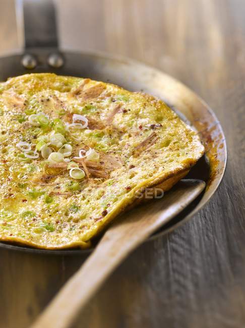 Omlette with meat and vegetables — Stock Photo