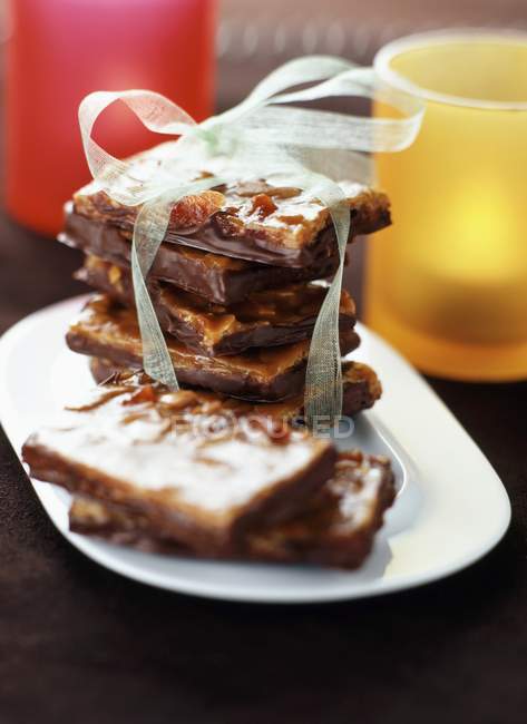 Closeup view of tied pile of Florentines on plate — Stock Photo