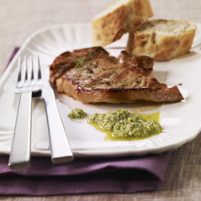 Veal chop with garlic — Stock Photo