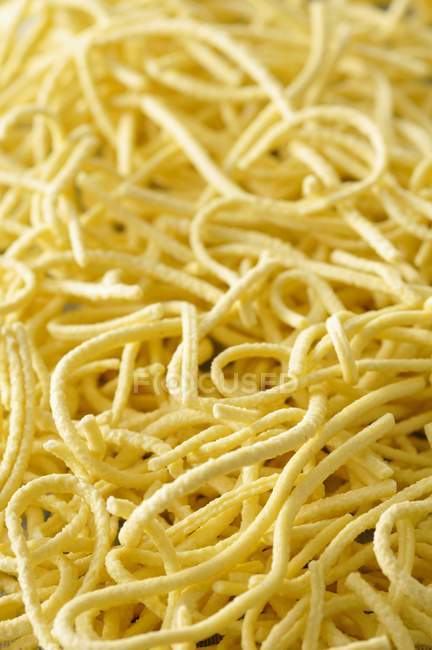Pâtes à spaghetti crues non cuites — Photo de stock
