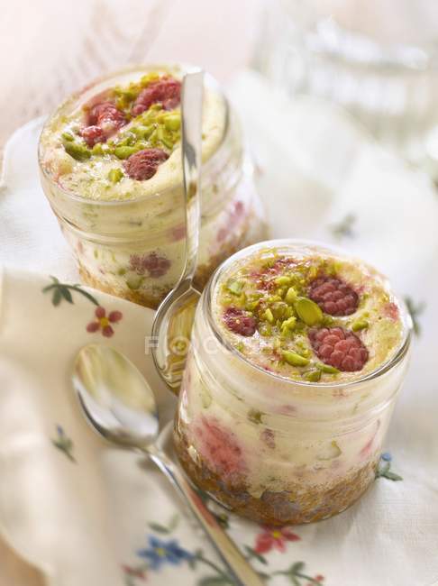 Raspberry and pistachio cheesecake — Stock Photo