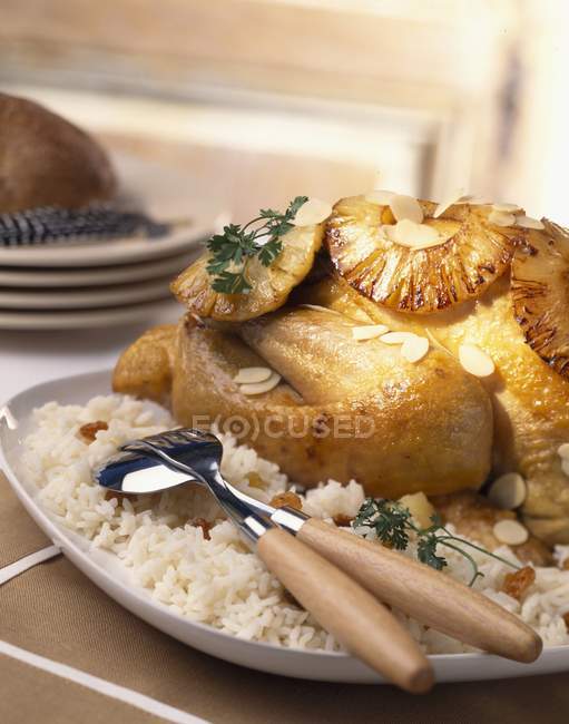 Креольский цыпленок с ананасом — стоковое фото