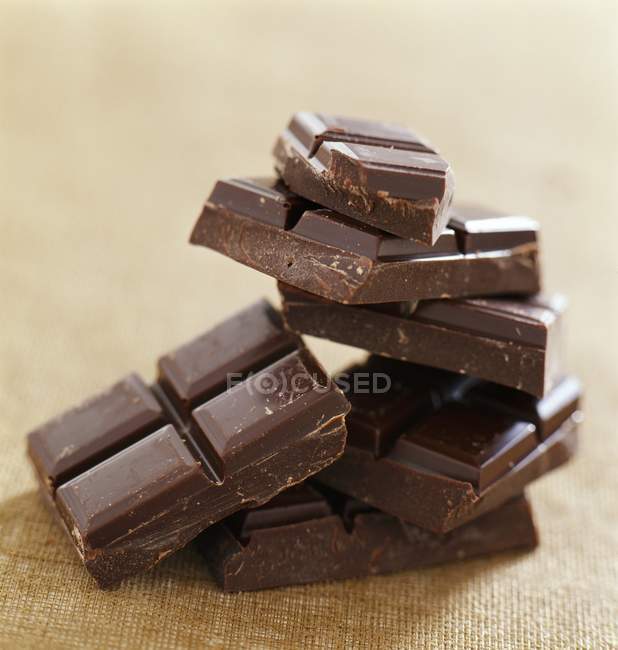 Carrés de chocolat noir — Photo de stock
