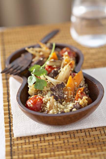 Quinoa tabbouleh com carne de vaca — Fotografia de Stock