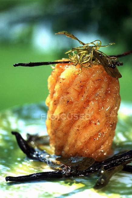 Braised pineapple with zest — Stock Photo