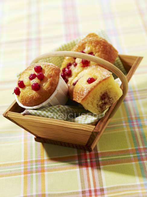 Basket of summer fruit muffins — Stock Photo