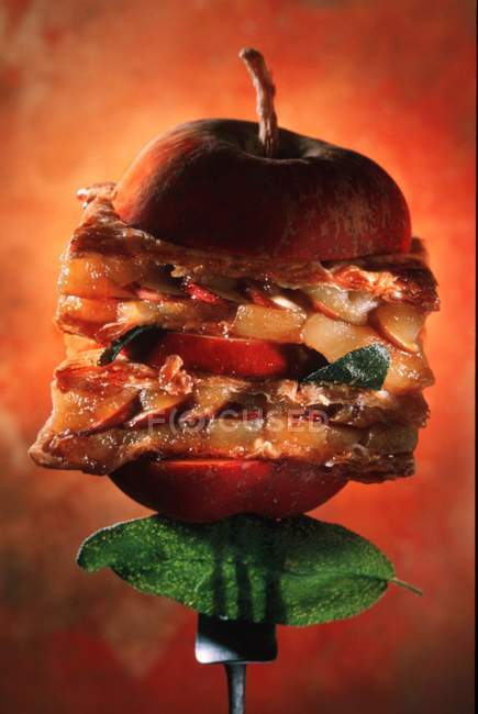 Apple and apple cake — Stock Photo