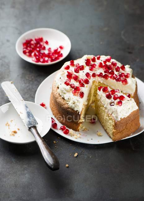 Pomegranate cake on plate — Stock Photo