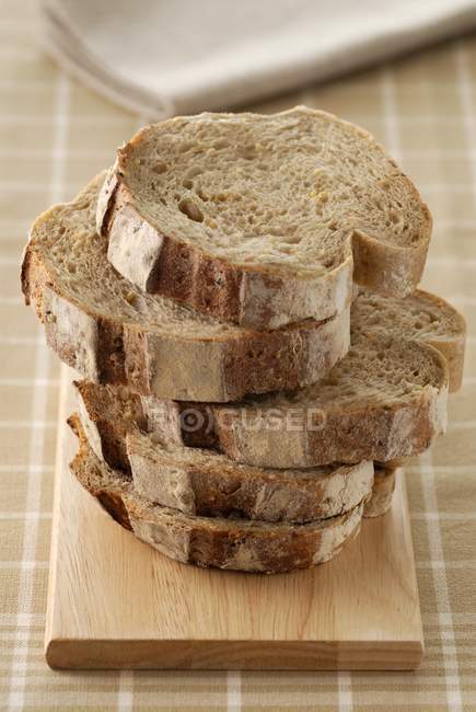 Montón de pan rebanado - foto de stock