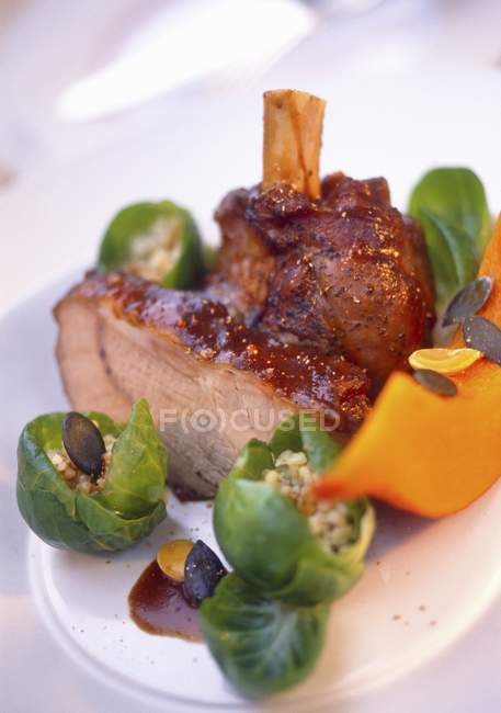 Shoulder of lamb with gravy — Stock Photo