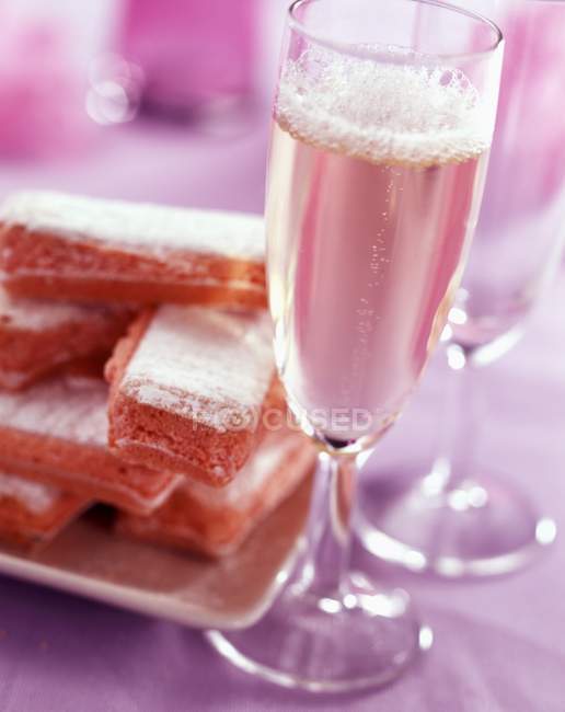 Glass of champagne and fruit sorbet — Stock Photo