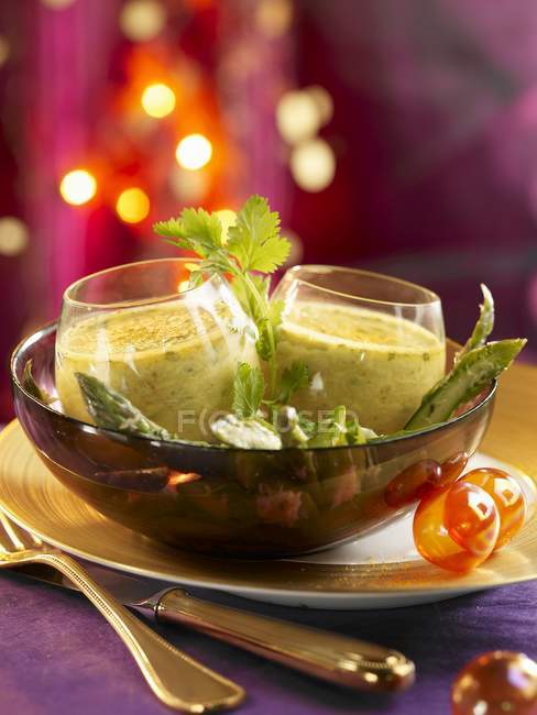 Flan avec salade d'asperges — Photo de stock