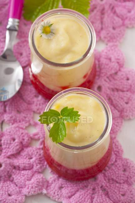 Closeup view of vanilla cream with strawberry sauce — Stock Photo