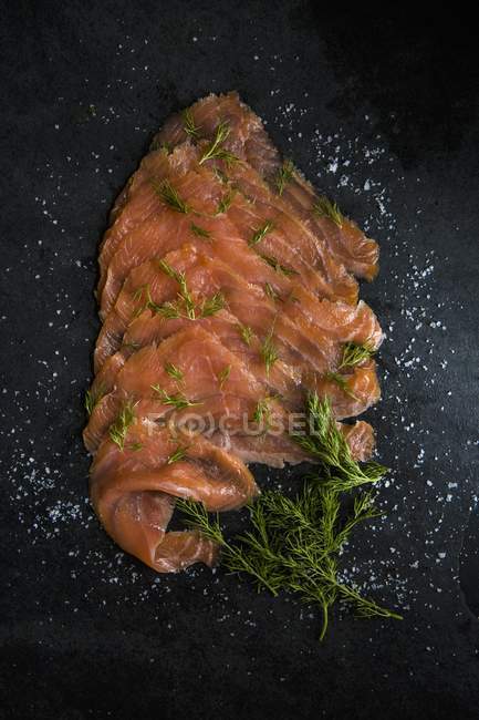 Rodajas de salmón ahumado - foto de stock