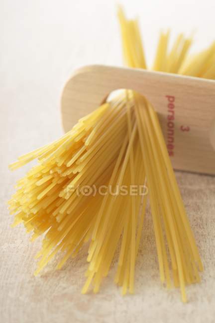 Pâtes à spaghetti séchées et non cuites — Photo de stock