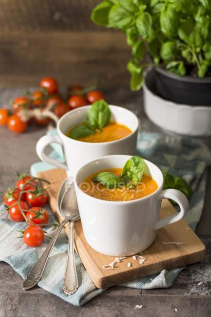 Soupe de tomate végétalienne — Photo de stock
