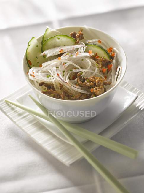 Rice noodles with beef — Stock Photo