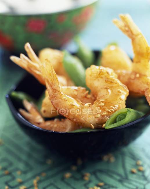 Shrimps with honey and seeds — Stock Photo