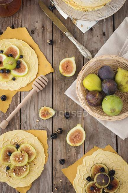 Top view of figs with wafers and blueberries — Stock Photo