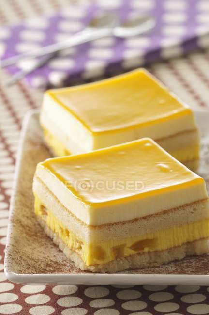 Dessert al mango sul piatto — Foto stock