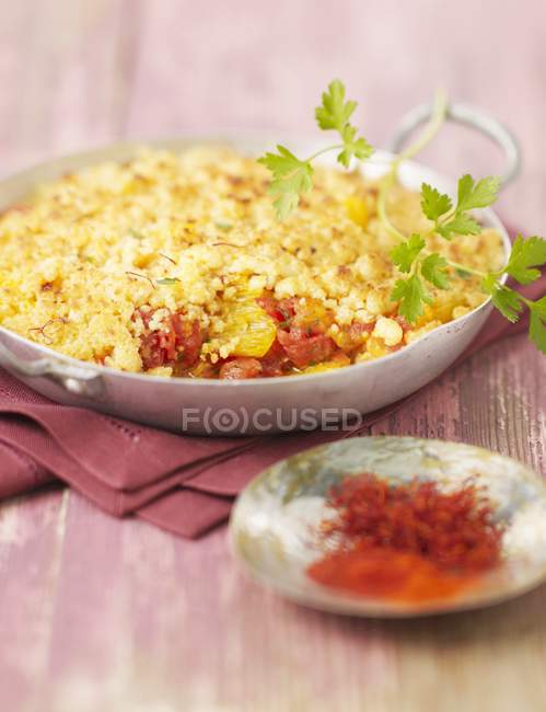 Tomato and saffron crumble — Stock Photo