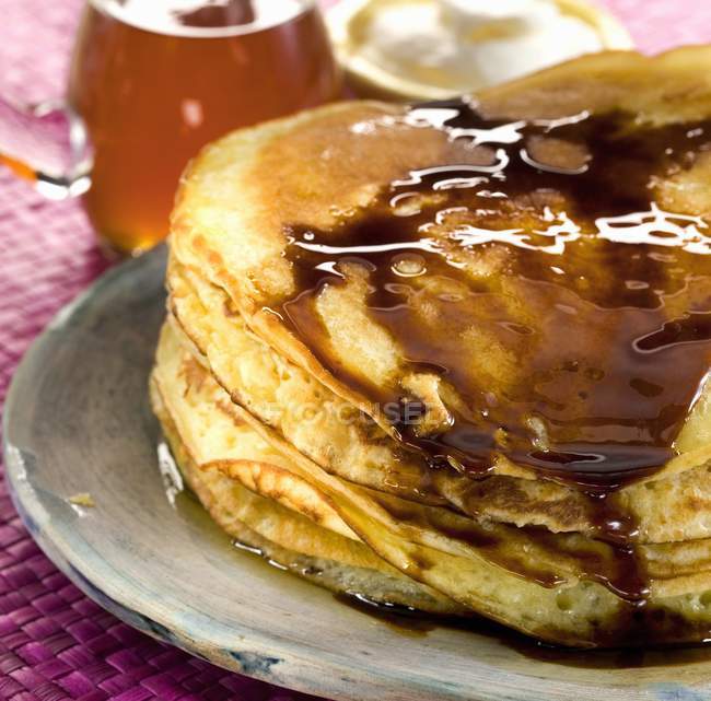 Pile of pancakes with melted chocolate — Stock Photo